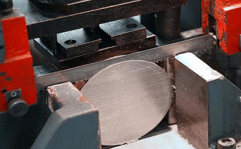 郑州造成带锯条牙齿碎裂或折断的几点原因！